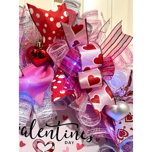 XL Handmade Valentine’s Gnome Hearts Ribbon Prelit Wreath 26 ins LED - Picture 8 of 12